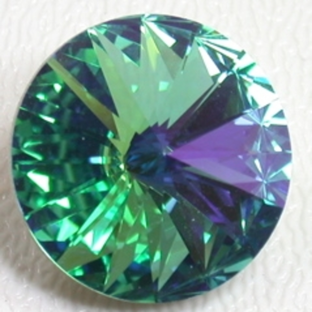 Beautiful Swarovski 18mm Rivoli in Aquamarine Glacier Blue